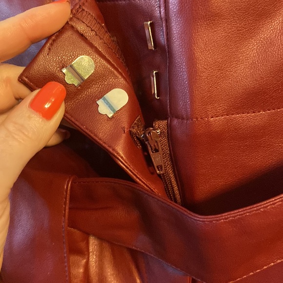 Faux leather pants. Size 2 - Picture 7 of 8